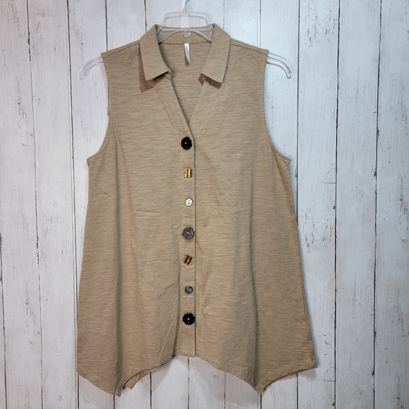 Passports Tops - NWOT Passports Women's Brown Cotton Knit Sleeveless Snap-up Shirt Size Large.